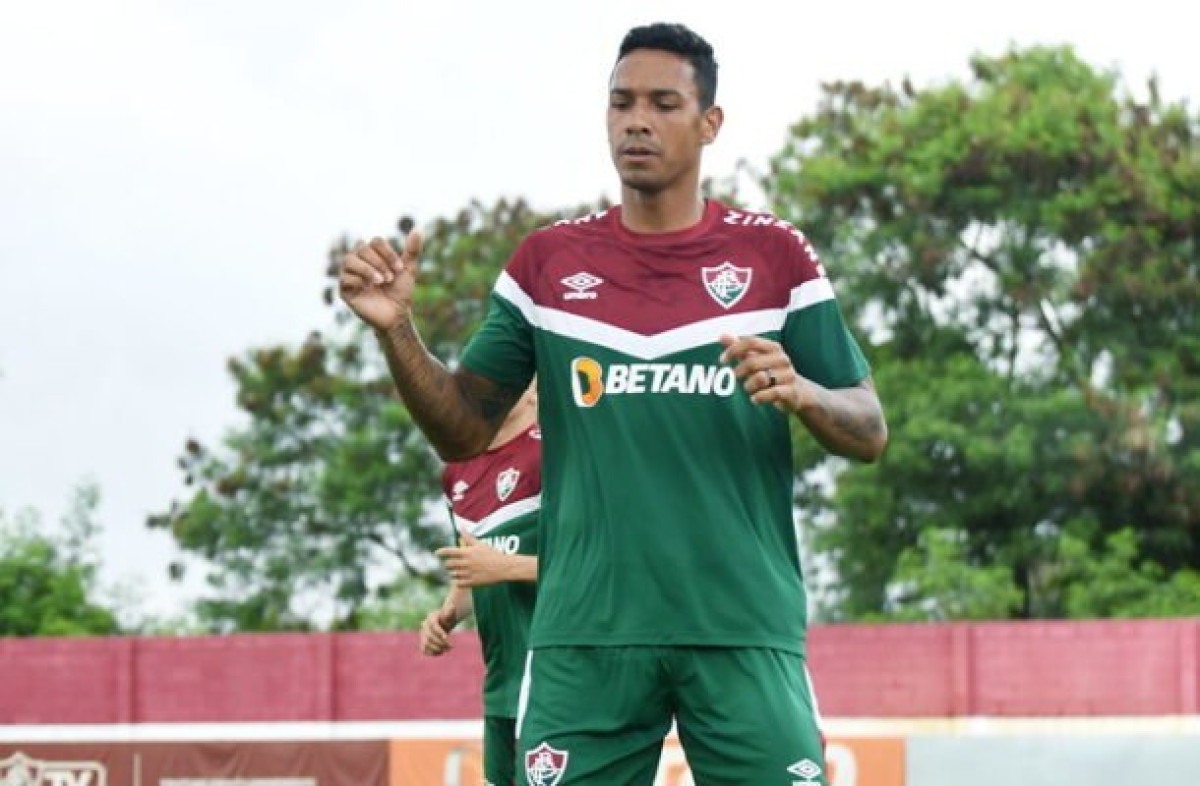 Antônio Carlos está entre os relacionados do Fluminense na estreia pelo Carioca