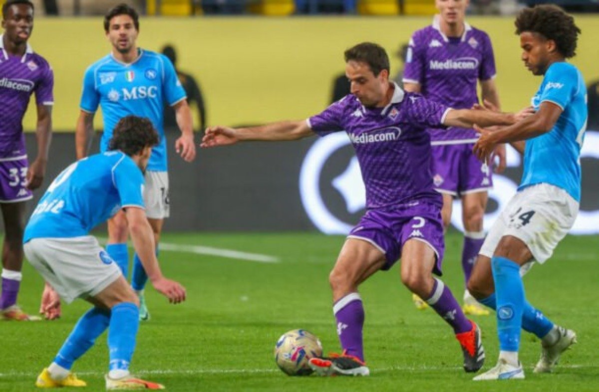 Napoli elimina Fiorentina e vai à final da Supercopa da Itália