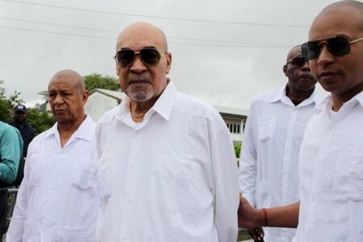 Polícia emite ordem de 'busca e captura' contra ex-presidente do Suriname