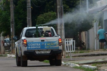  19/01/2024 Credito: Ed Alves/CB/DA.Press. Cidades. Contra a dengue,  carro do fumacê. Foto feita em Taguatinga - QNG.  -  (crédito:  Ed Alves/CB/DA.Press)