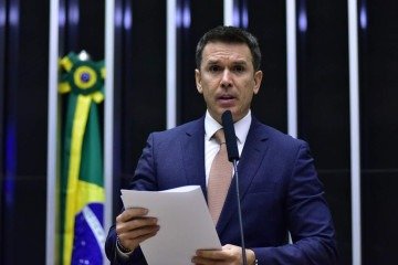 Carreras: 'Renegociação de dívidas gerou uma receita para o governo federal de R$ 20 bilhões'  -  (crédito: Zeca Ribeiro/Câmara dos Deputados)