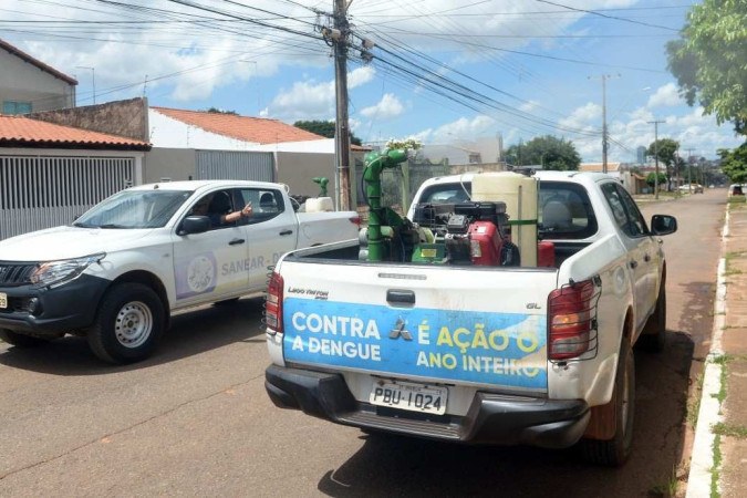 Contra a dengue, carro do fumacê. Foto feita em Taguatinga - QNG.  -  (crédito:  Ed Alves/CB/DA.Press)