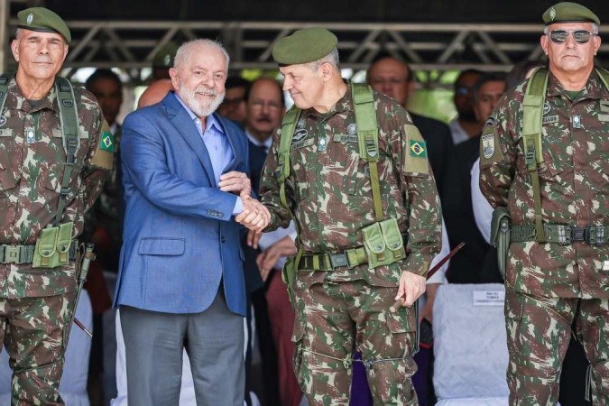 Lula em cerimônia no Comando do Comando Militar do Nordeste, no Recife: presidente busca aproximação com as Forças desde início do mandato -  (crédito: Ricardo Stuckert / PR)