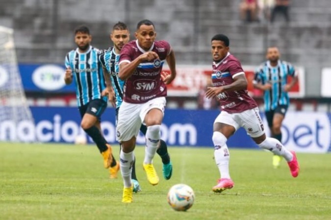 Grêmio e Caxias reeditaram a final do Gauchão-2023 na abertura do torneio na edição 2024. No fim, o time de Caxias do Sul venceu de virada  -  (crédito: Foto: Luiz Erbes/S.E.R. Caxias)