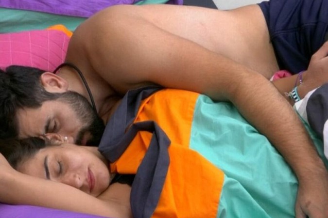 Matteus e Deniziane dormiram abraçados de conchinha -  (crédito: Reprodução/Globo)