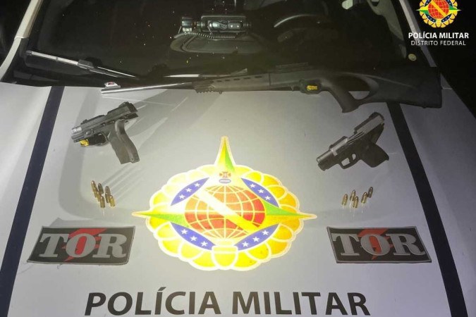 EM SÃO SEBASTIÃO, a PM apreendeu duas pistolas 9 mm e carabina/fuzil calibre 22 -  (crédito: PMDF Divulgação)