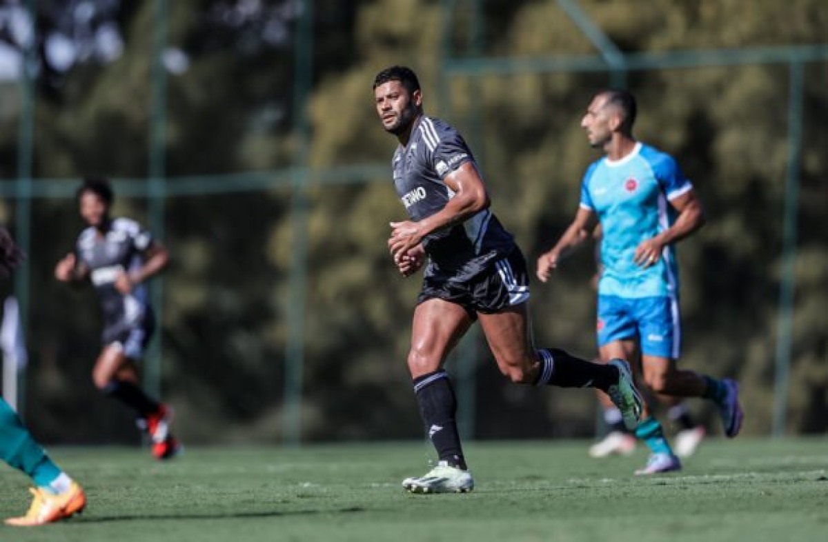 Felipão planeja time após jogo-treino do Atlético