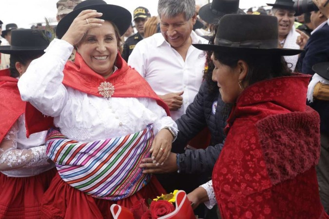 Uma das mulheres culpa a presidente pela morte do marido, em um violento protesto contra o governo de Boluarte em 15 de dezembro de 2022 -  (crédito: Luis Iparraguirre / Presidência Peruana / AFP)