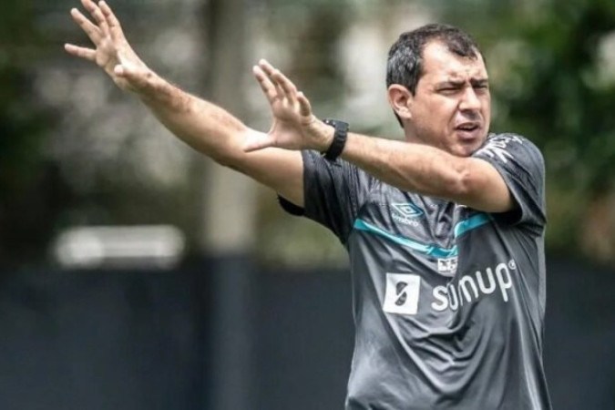 Concentrado no jogo, Fábio Carille diz que clube resolverá imbróglio judicial com japoneses -  (crédito: Foto: Raul Baretta/Santos FC)