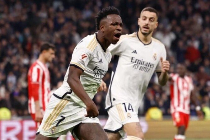 Vini Jr comemora o seu gol pra lá de polêmico -  (crédito:  Foto: Pierre-Philippe Marcou/ AFP via Getty Images)