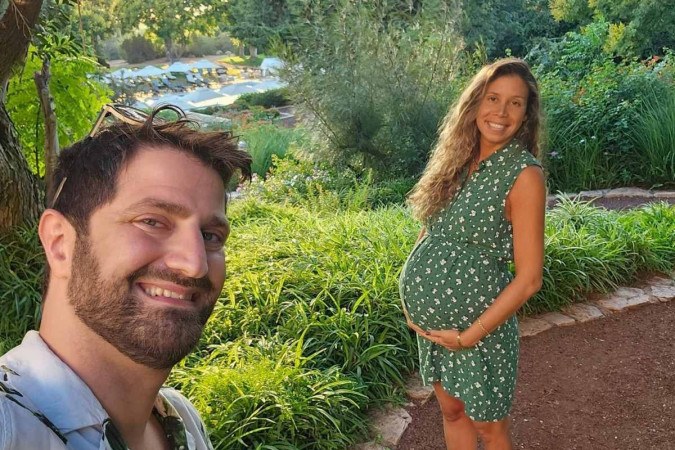 A carioca Natália Greenfeld, grávida de um soldado israelense, conta os dias, aflita, para seu retorno -  (crédito: Arquivo pessoal)