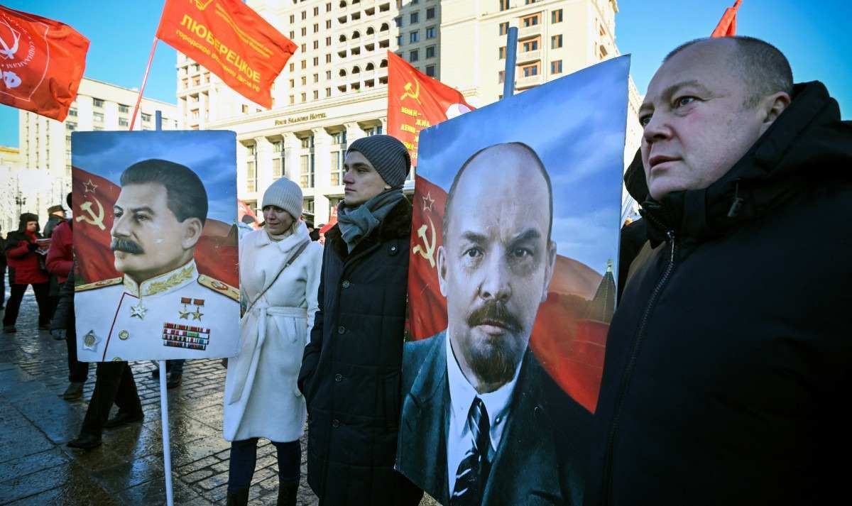 Russos se esquecem de Lenin e Putin questiona legado um século após morte