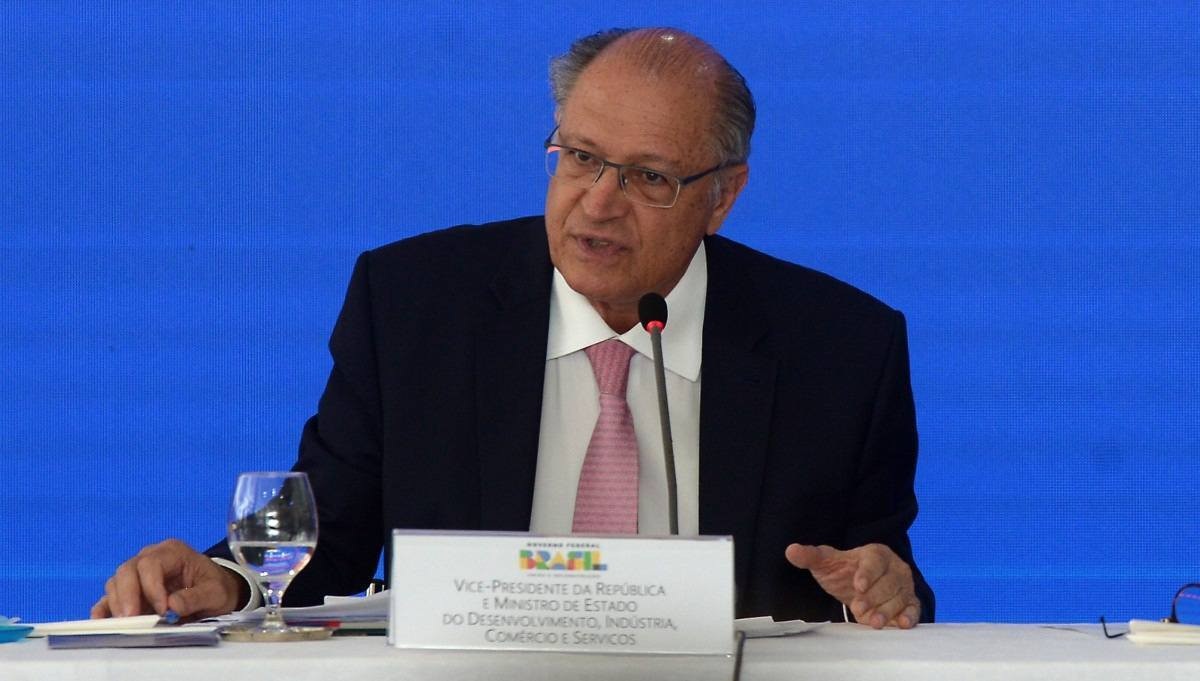 Alckmin comemora revisão da projeção do PIB: 