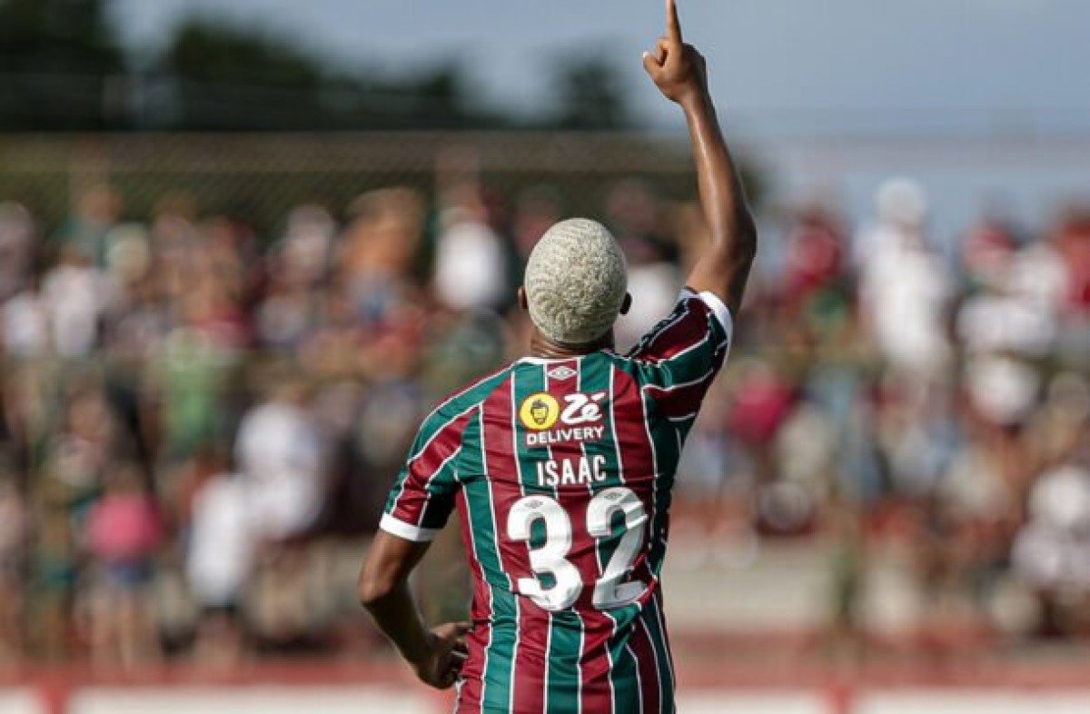 Joia do Fluminense dedica gol ao pai: ‘Realizei esse sonho por ele’