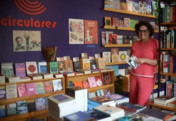  Especial Revista. Camile Sahb na livraria Circulares Livros, na Asa Norte.