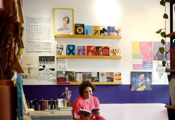  Especial Revista. Camile Sahb na livraria Circulares Livros, na Asa Norte.