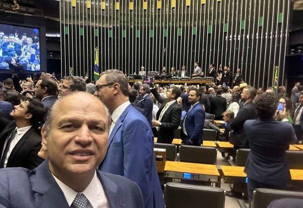 Reprodução/Instagram (@ricardobarros.oficial)