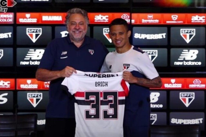 Erick é apresentado no São Paulo - (crédito: Foto: Reprodução Youtube Canal SPFC TV) Erick é apresentado no São Paulo - (crédito: Foto: Reprodução Youtube Canal SPFC TV)