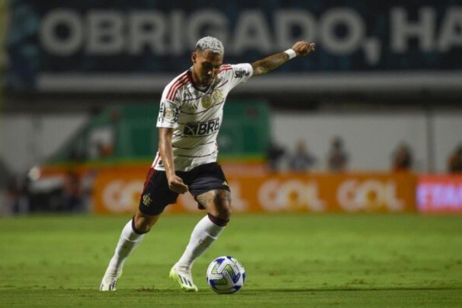 Matheuzinho será jogador do Corinthians até dezembro, porém ainda depende da assinatura do contrato  -  (crédito: - Foto: Marcelo Cortes / Flamengo)