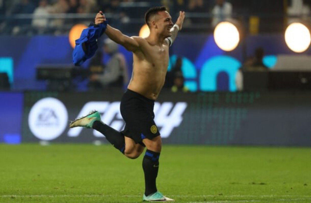 Lautaro marca nos acréscimos e Inter conquista Supercopa da Itália