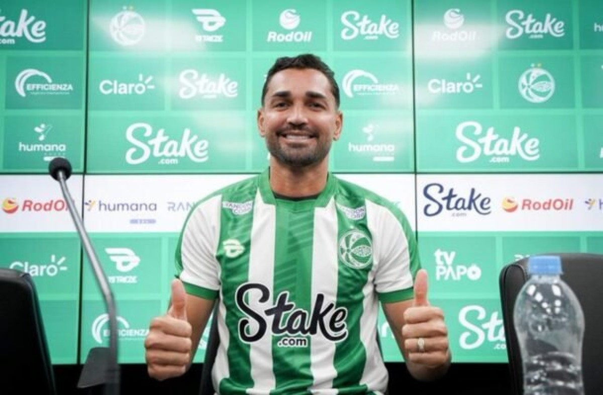 Gilberto é apresentado oficialmente como reforço do Juventude