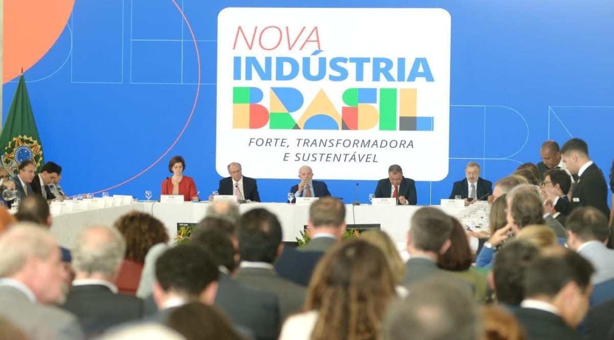Governo Lula anuncia programa de R$ 300 bilhões para indústria