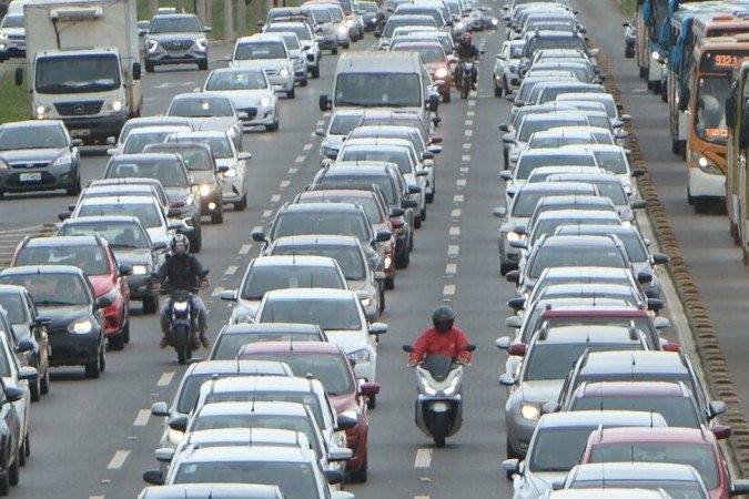  23/01/2024 Credito: Ed Alves/CB/DA.Press. Cidades. Engarrafamento - Transito Pesado. Congestionamento na EPTG. 