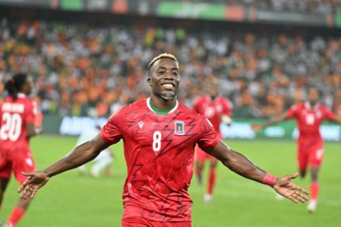  10 de Guiné fez dois gols no inacrerditável 4 a 0 sobre os anfitriões -  (crédito: Issouf Sanogo/AFP via Getty Images)