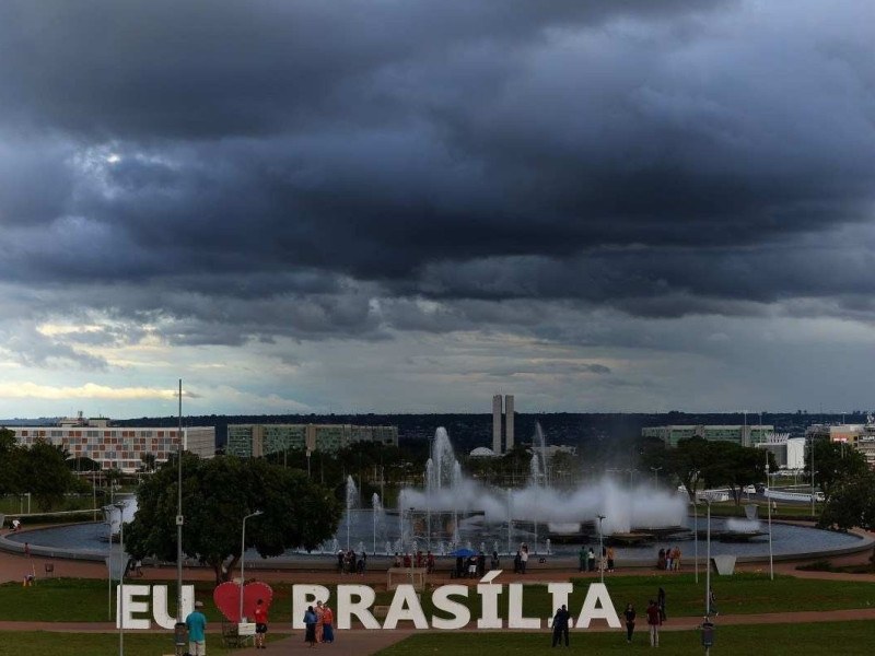 Sábado amanhece com céu nublado e previsão é de temperatura amena