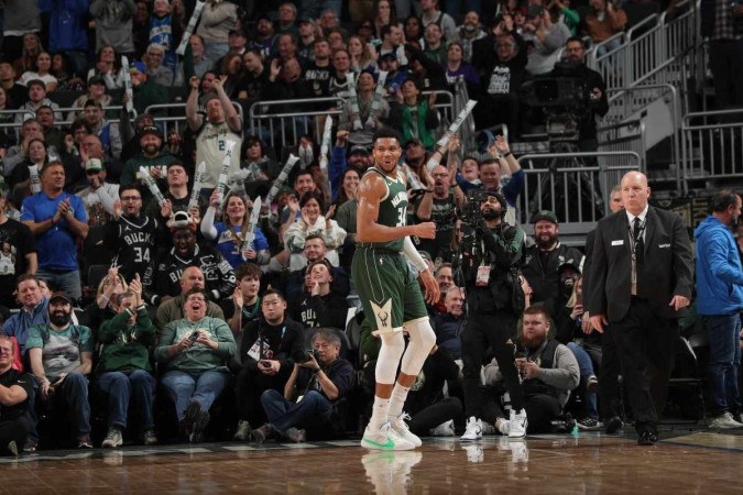 Giannis marcou o terceiro triplo-duplo da temporada na vitória contra o Cleveland Cavaliers -  (crédito: Gary Dineen / AFP)