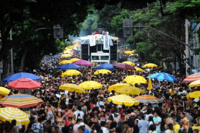 A previsão para o final de semana de Carnaval em Belo Horizonte é de pancadas de chuva com máxima de 31 °C. -  (crédito: Tulio Santos/EM/D.A Press)