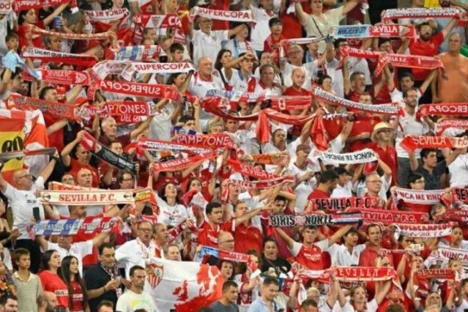 Sevilla irá prestar homenagens aos torcedores que morreram no acidente de carro - Foto: Louisa Gouliamaki/AFP via Getty Images - (crédito: Foto: Louisa Gouliamaki/AFP via Getty Images) Sevilla irá prestar homenagens aos torcedores que morreram no acidente de carro - Foto: Louisa Gouliamaki/AFP via Getty Images - (crédito: Foto: Louisa Gouliamaki/AFP via Getty Images)