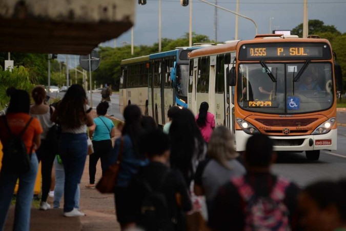 Desde 1º de julho, 52 linhas passaram a aceitar apenas cartões -  (crédito: Minervino Júnior/CB/D.A.Press)