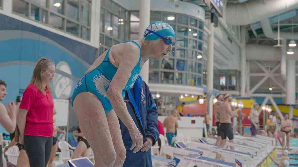 Nadadora de 99 anos quebra três recordes mundiais no mesmo dia