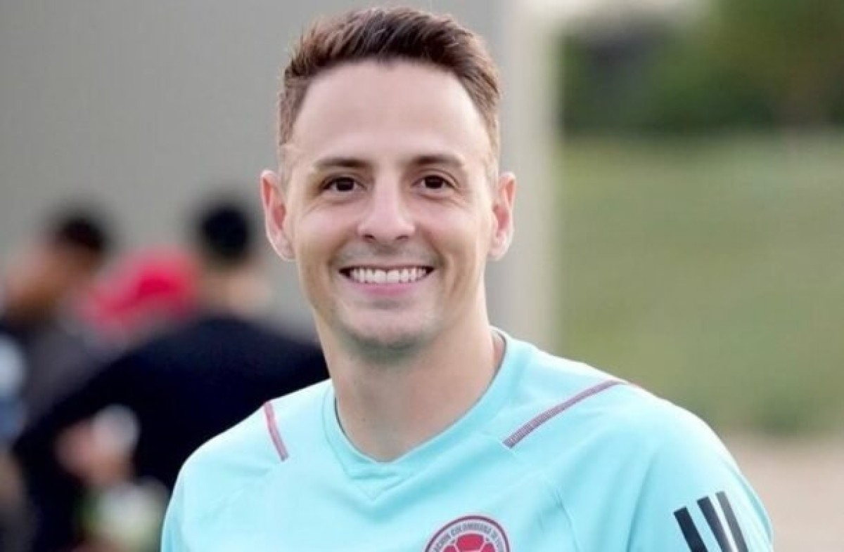 Santiago Arias está em Salvador para fechar com o Bahia