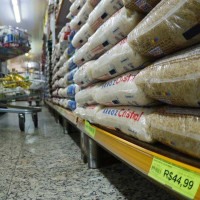 Governo zera imposto de importação de arroz até dezembro