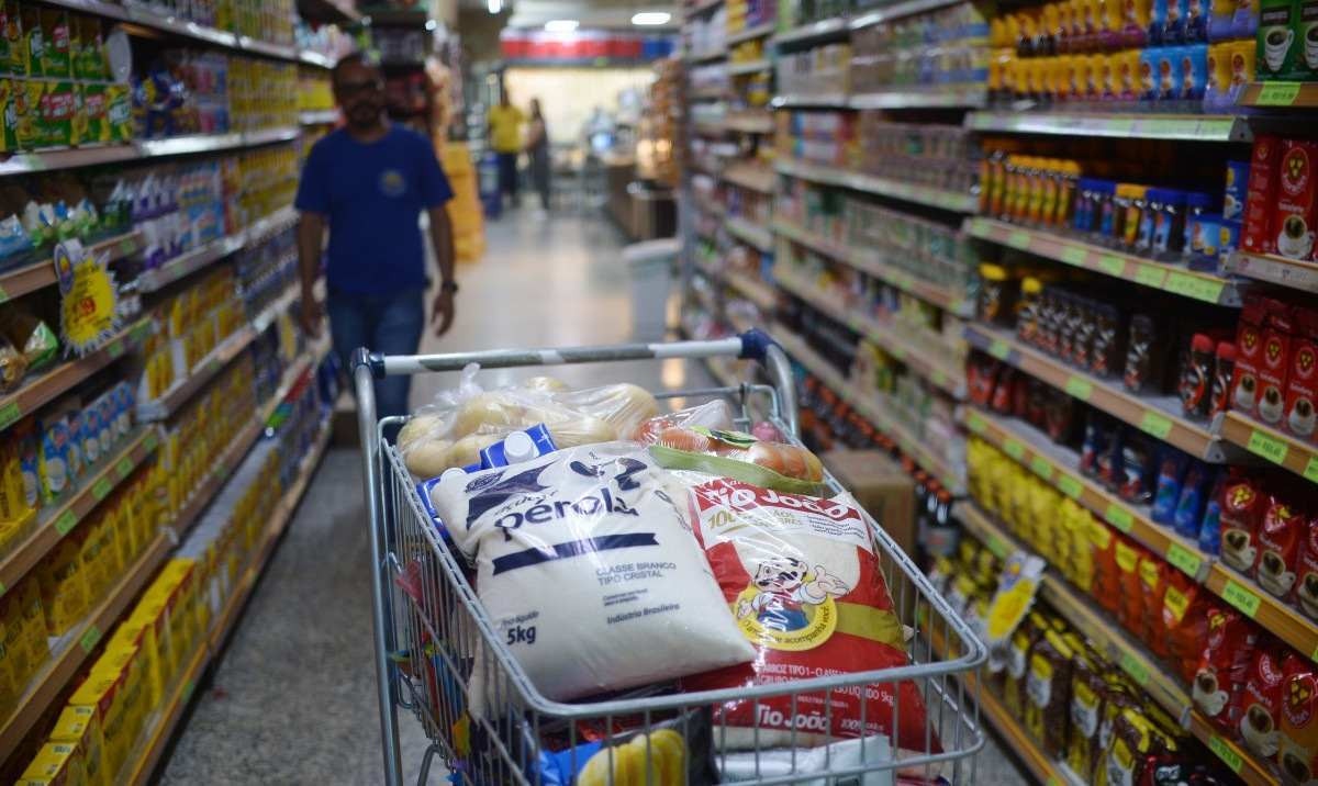 IPCA-15: alimentos puxam inflação em janeiro