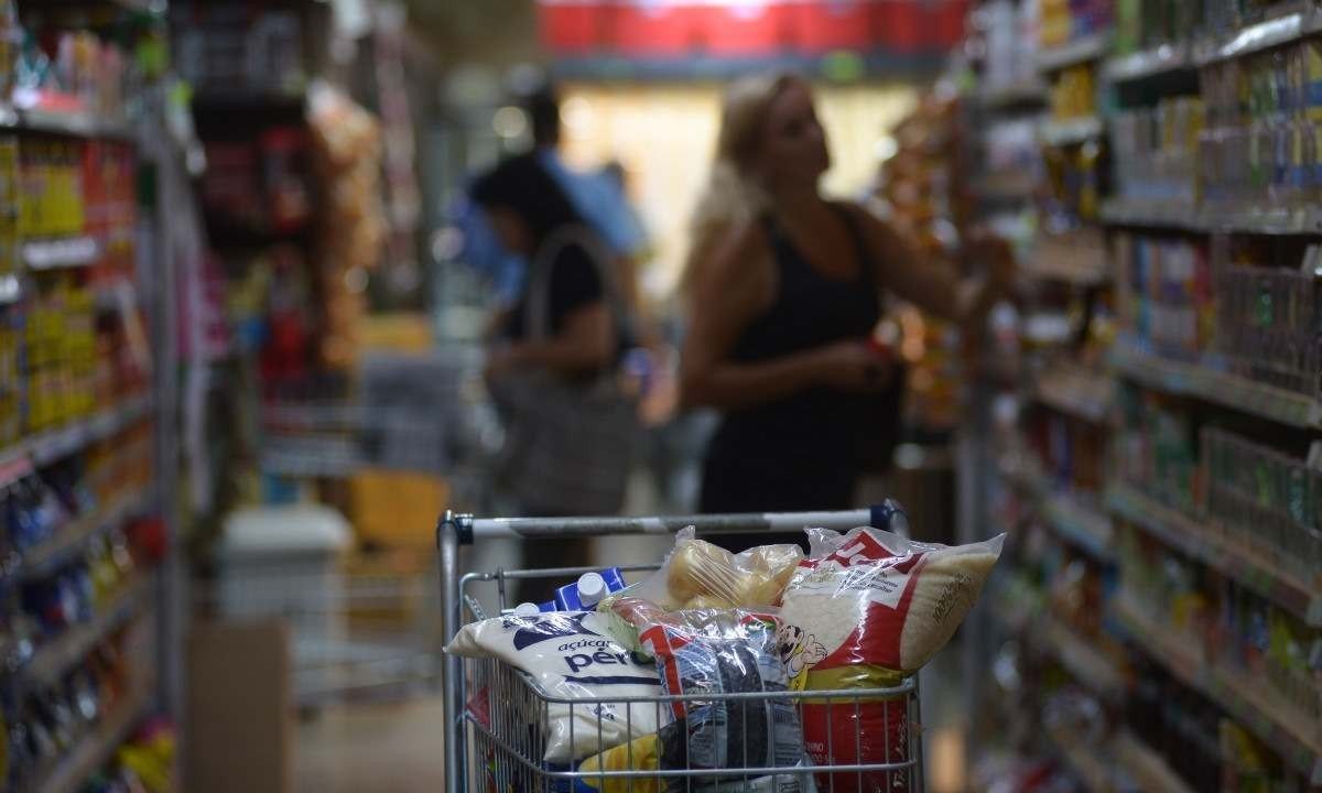 Abras: arroz e feijão ficam mais baratos, mas café ainda pesa na inflação