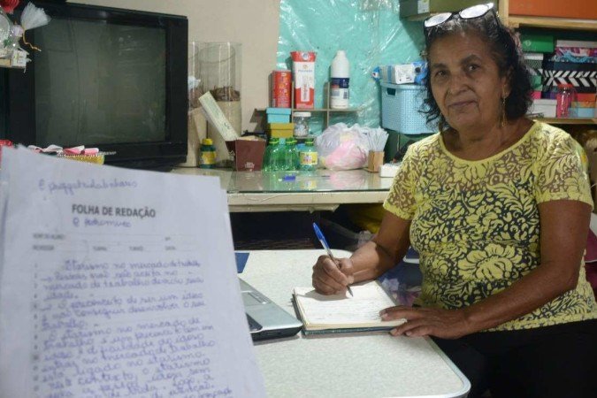  Vestibular para 60 anos ou mais. Na foto, Cleunice Castro. 