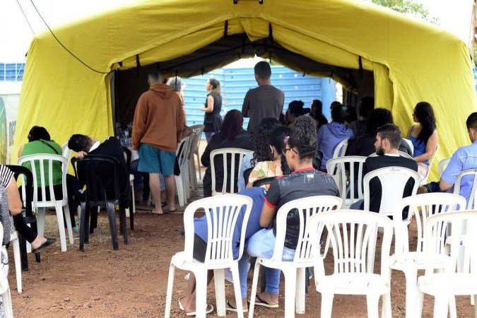 Somente ontem de manhã, quatro pacientes precisaram ser removidos ao hospital da tenda do Sol Nascente