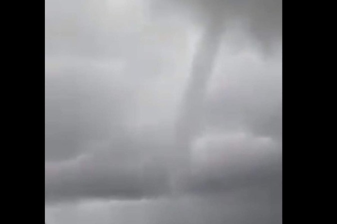 Tromba d'água em praia de Florianópolis
 -  (crédito: Reprodução redes sociais)