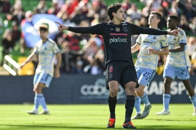 Atacante do Flamengo concede entrevista nos Estados Unidos -  (crédito: Fotos: Gilvan de Souza e Marcelo Cortes / CRF)