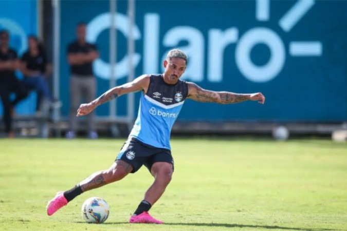 Jogador sentiu incômodo no joelho esquerdo após participar de jogo-treino  -  (crédito: Foto: Lucas Uebel/Grêmio)