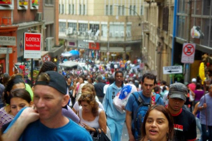 A região, citada junto de outras áreas de comércio como a Rua Santa Ifigênia, o bairro do Brás, a Galeria Pagé e a Feira da Madrugada, por exemplo, é apontada no relatório como A região, citada junto de outras áreas de comércio como a Rua Santa Ifigênia, o bairro do Brás, a Galeria Pagé e a Feira da Madrugada, por exemplo, é apontada no relatório como