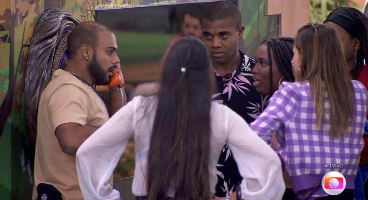 BBB 24: Marcus atende o Big Fone e coloca três no paredão