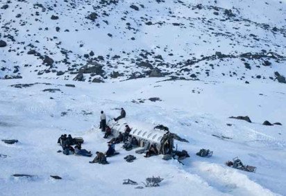 O longa espanhol que concorre ao Oscar de Filme Internacional reconstitui a história dos 16 passageiros que sobreviveram 72 dias nos Andes, após a queda de seu avião -  (crédito: Netflix/Divulgação)