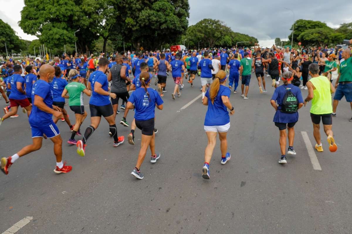  51ª Corrida de Reis reúne 10 mil corredores no coração de Brasília.