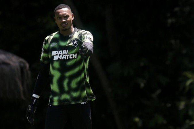John disputa a vaga com Gatito na meta do Botafogo em 2024 - (crédito: Foto: Vitor Silva/Botafogo) John disputa a vaga com Gatito na meta do Botafogo em 2024 - (crédito: Foto: Vitor Silva/Botafogo)