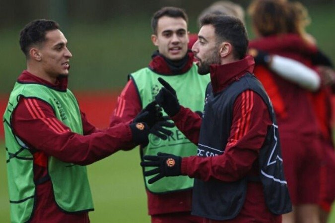 Jogadores do Manchester United durante treinamento da equipe - Foto: Darren Staples/AFP via Getty Images -  (crédito: Foto: Darren Staples/AFP via Getty Images)