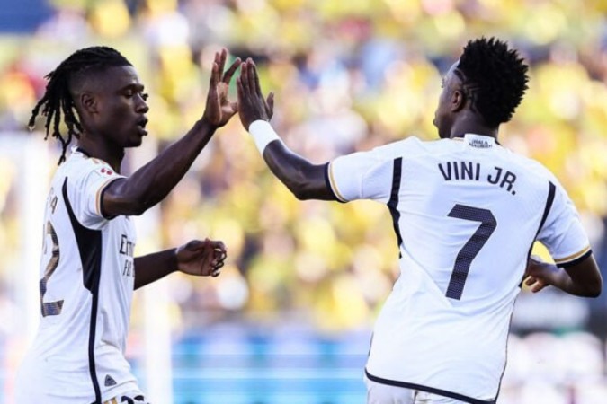 Vinicius Júnior chuta para fazer o seu gol na vitória por 2 a 1 do Real Madrid sobre o Las Palmas -  (crédito: Foto: Thomas Coexy/AFP via Getty Images)